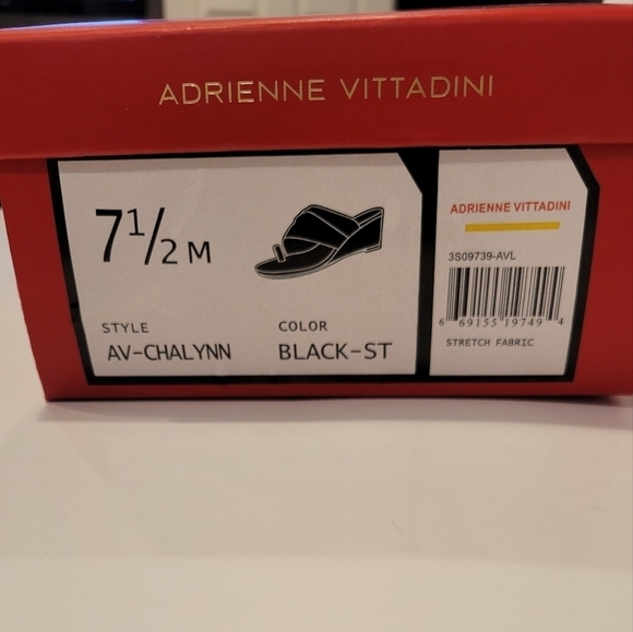 Adriane Vittadini Sandals Toe ring low wedges, Size 7 1/2 - Picture 8 of 8